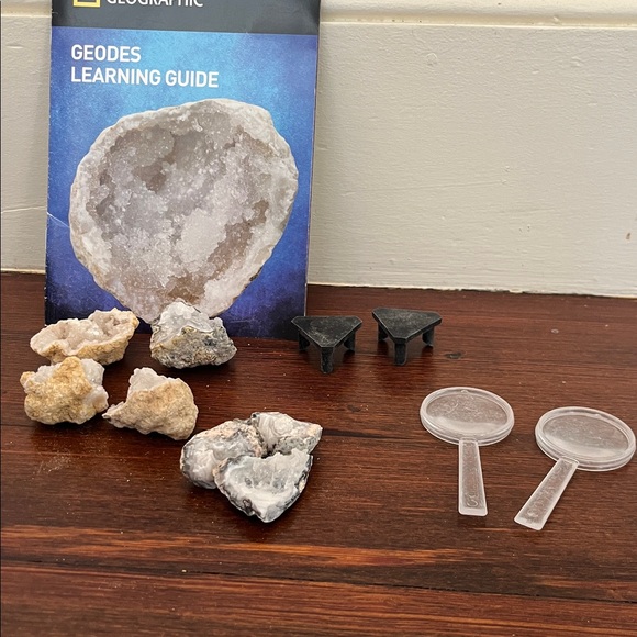 National Geographic Geodes Learning Guide with Geodes - Picture 4 of 5